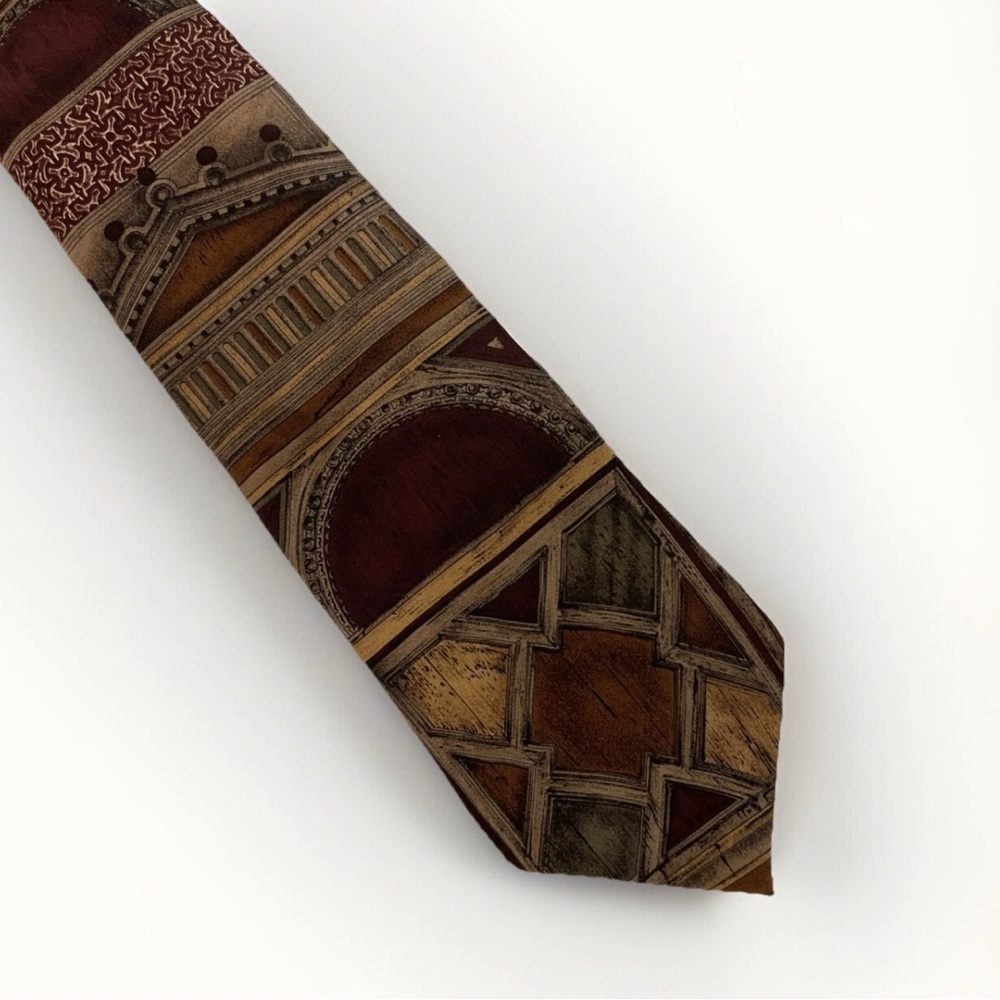 UNICEF Men’s Medieval Manor Haddon Hall England Pattern 100% Silk Tie 58L 4W